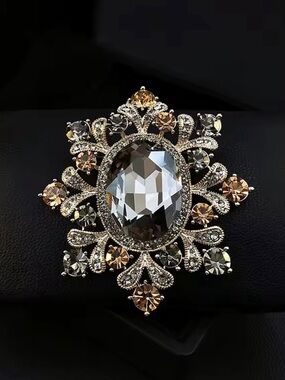 Italian Luxury Crystal Statement Brooch Large Gold Tone Rhinestone Pin NWOT